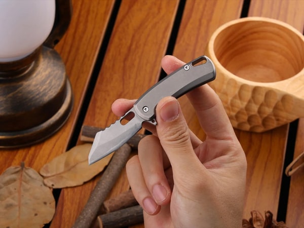 Titanium Pocket Knives