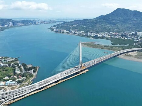 Long Single-Mast Bridges