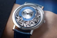 Ultra-Thin Gold Watches Image 2