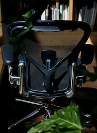 Ultra-Slick Office Chair Designs Image 2