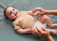 Hypoallergenic Absorbent Diapers Image 4