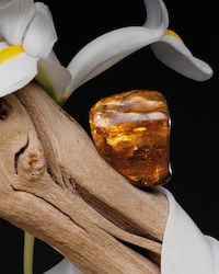 Textile-Inspired Luxe Fragrance Lines Image 2