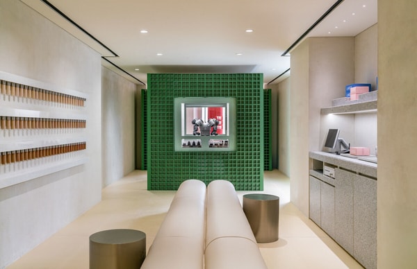 Hyper-Personalized Beauty Destinations