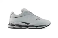 Streamlined Running Shoes Image 2