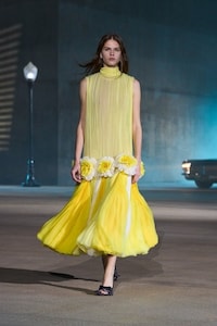 High-Fashion Resort Presentations