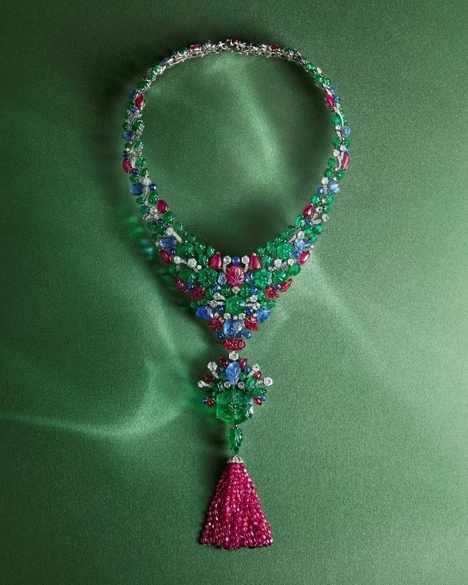 Luxurious Sculptural Necklace Designs
