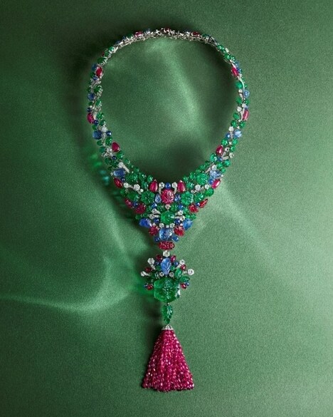 Luxurious Sculptural Necklace Designs