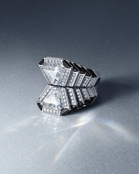 Luxurious Sculptural Necklace Designs Image 5
