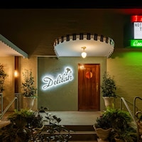 Phone-Free Texas Supper Clubs Image 1