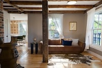 Comfortable Corporate Retreat Homes Image 2