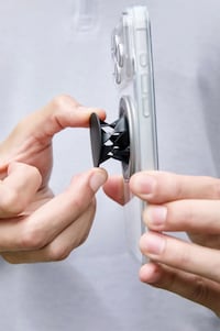 Ultra-Slim Minimalist Smartphone Holders Image 2