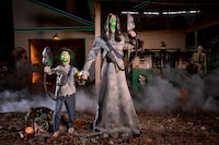 Spooky Decorative Yard Animatronics Image 1