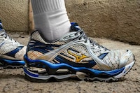 Mechanical Cushioning Sneakers