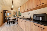 Luxe Loft-Free Tiny Homes Image 3