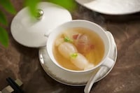 Collaborative Dining Experience Image 3