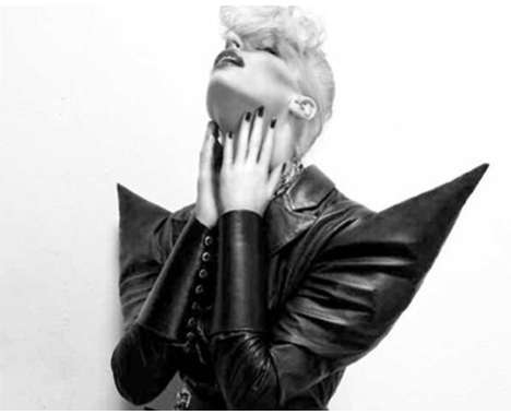 29 Bizarre Shoulder Looks
