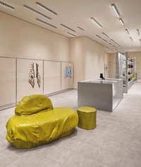 Material-Juxtaposing Store Designs