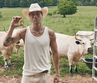 Milk-Inspired Fragrance Campaigns Image 2
