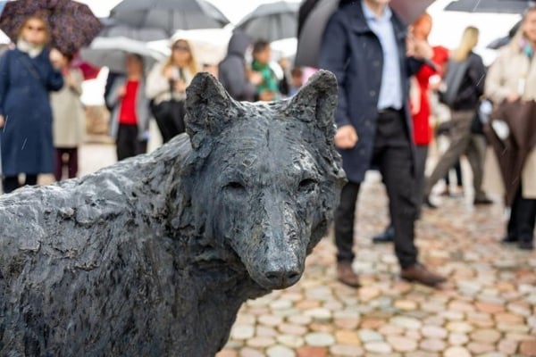 Wolf-Inspired Public Art Installation
