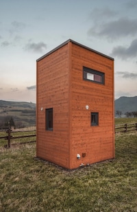Vertical Tiny Houses Image 2
