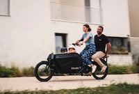 Familial Four-Person eBikes Image 3
