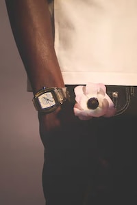 Contemporary Watch Capsules Image 2