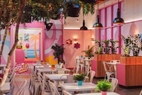 Doll-Themed Caf&eacute; Pop-Ups