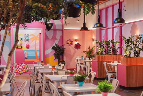 Doll-Themed Caf&eacute; Pop-Ups