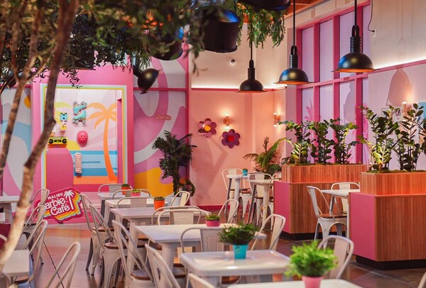 Doll-Themed Caf&eacute; Pop-Ups