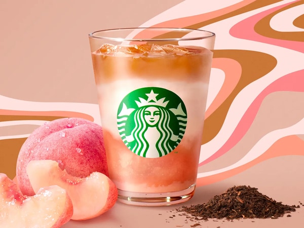 Gradient Peach-Infused Lattes