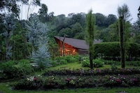 Site-Responsive Private Residential Pavilions Image 2