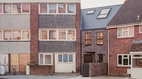 Triangular Infill Apartments Image 3