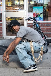 Rapper-Joint Retro Suede Sneakers Image 2