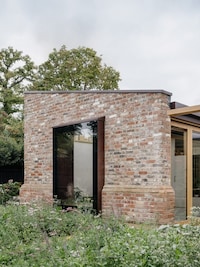 Modern Courtyard House Extensions Image 3