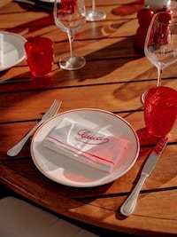 Luxury-Branded Beach Pop-Ups Image 4