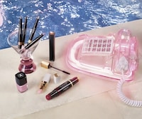 Warm-Weather Summer Makeup Capsules Image 4