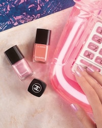 Warm-Weather Summer Makeup Capsules Image 5