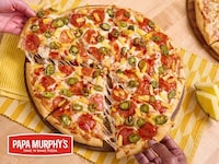 Chili Sauce-Drizzled Pizzas Image 1
