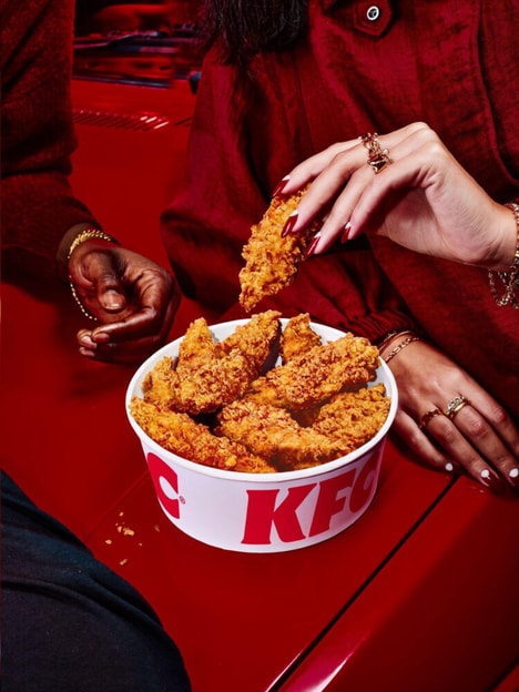 Sharing-Focused Fried Chicken Buckets