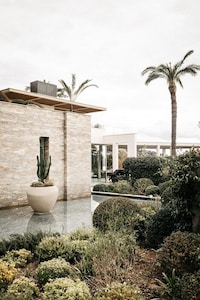 Emotionally Resonant Luxury Residences Image 3