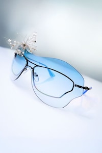Ultra-Chic Shield-Shaped Eyewear Silhouettes Image 4
