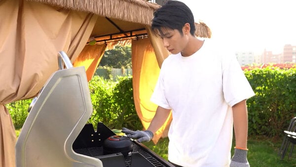 Autonomous Grill Scrubbing Bots