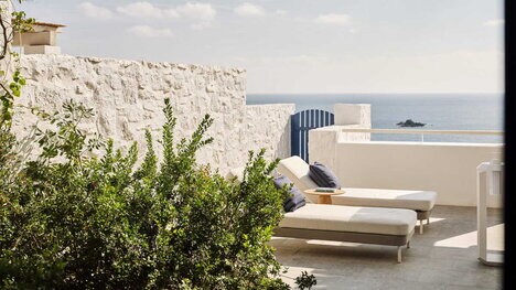 Island-Based Luxury Beachfront Hotels