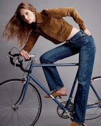 Paper Leather-Inspired Fashion Image 3