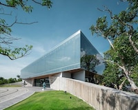 Modern Commercial Architecture Projects Image 2