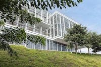 Tropical Retail Architecture Projects Image 2