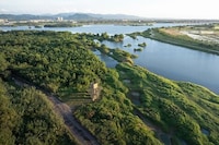 Cave-Like Wetland Discovery Pavilions Image 3