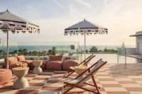Retro-Inspired Rooftop Bars Image 2