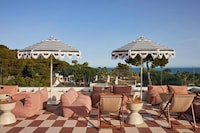 Retro-Inspired Rooftop Bars Image 4