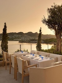 Modern Luxury Hotel Restaurants Image 4